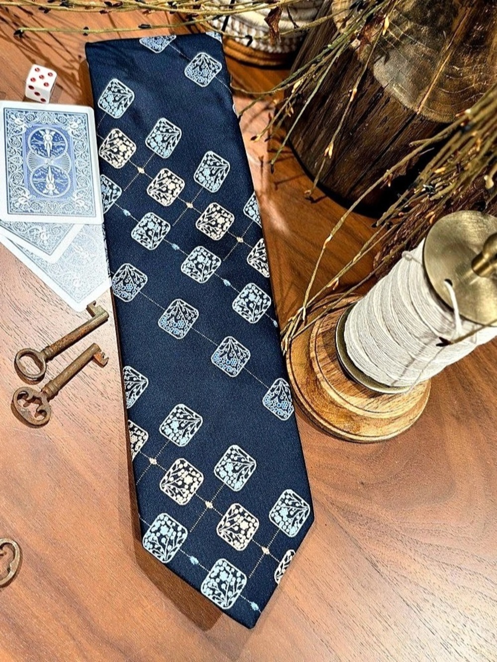 Velducci Men's Geometric Tie in Blue & White Like New